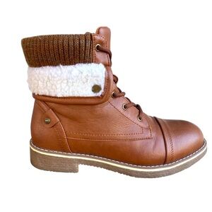 Low Heel Lace Up Ankle Boots Tan Color
Size 8